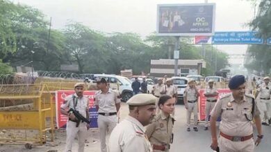Delhi on high alert ahead of Jantar Mantar protest; Metro stations closed, borders sealed Delhi on high alert ahead of Jantar Mantar protest; Metro stations closed, borders sealed