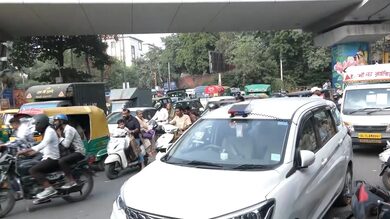 Stones pelted at bus carrying detained CJP protesters in Delhi’s Jhandewalan Stones pelted at bus carrying detained CJP protesters in Delhi’s Jhandewalan
