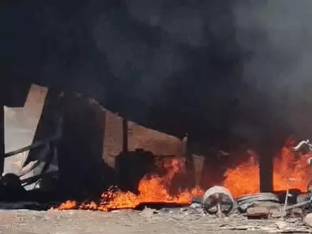 Massive fire at scrap warehouse spreads to nearby units in MP’s Pithampur, no casualty Massive fire at scrap warehouse spreads to nearby units in MP’s Pithampur, no casualty