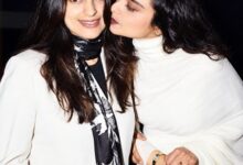 Juhi Chawla wishes ‘true style icon & diva’ Rekha on her birthday Juhi Chawla wishes ‘true style icon & diva’ Rekha on her birthday