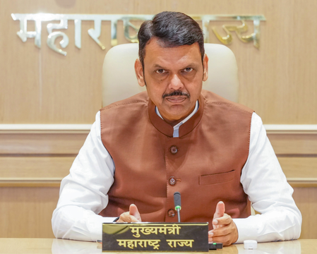Maha govt announces drought relief package; Rs 5,000 aid to each farmer ahead of Diwali