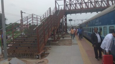 Indian Railways throws open 3,584 jobs for young graduates Indian Railways throws open 3,584 jobs for young graduates