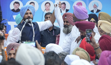 Photo of freedom fighter appeared in Ludhiana voter list, says Congress MP Warring