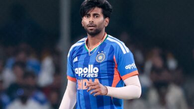 1st T20I: Nitish, Mayank return as India elect to bowl first against New Zealand 1st T20I: Nitish, Mayank return as India elect to bowl first against New Zealand