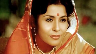 Maharashtra CM Devendra Fadnavis mourns the loss of veteran Lavani artiste and actress Madhu Kambikar Maharashtra CM Devendra Fadnavis mourns the loss of veteran Lavani artiste and actress Madhu Kambikar