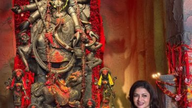 Bhagyashree celebrates nine forms of Maa Durga as she seeks blessings on Navratri Bhagyashree celebrates nine forms of Maa Durga as she seeks blessings on Navratri