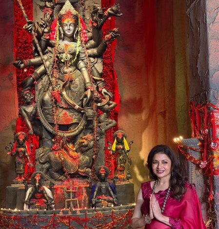 Bhagyashree celebrates nine forms of Maa Durga as she seeks blessings on Navratri Bhagyashree celebrates nine forms of Maa Durga as she seeks blessings on Navratri