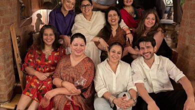‘Kyunki Saas Bhi…’ gang Smriti Irani, Apara Mehta, Gauri Pradhan & others reunite ahead of show’s finale