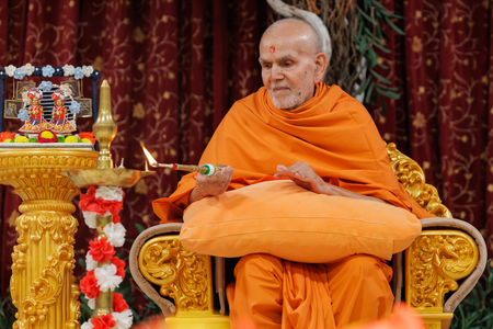 BAPS chief Mahant Swami Maharaj inaugurates Akshar-Purushottam Sanskrit Pathshala in London
