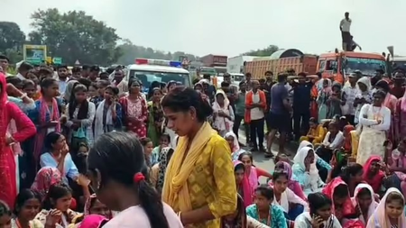 Women workers block Ranchi highway over wage, working hours and safety concerns Women workers block Ranchi highway over wage, working hours and safety concerns