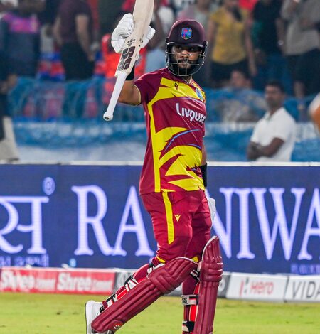 In-form Hope doesn’t throw his bat away, plays proper cricket shots, says Chanderpaul