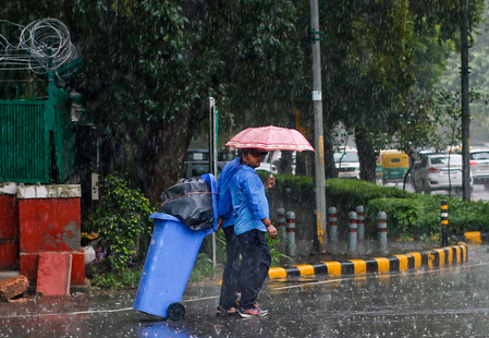 Western disturbance to bring rain to Delhi-NCR, air quality remains in moderate category Western disturbance to bring rain to Delhi-NCR, air quality remains in moderate category