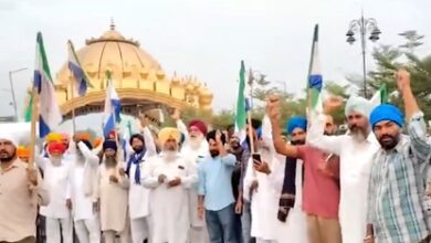Punjab bandh: Farmers, supporters protest at Amritsar’s Golden Gate over Parvinder Jhota’s murder Punjab bandh: Farmers, supporters protest at Amritsar’s Golden Gate over Parvinder Jhota’s murder