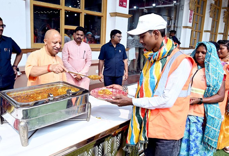CM Adityanath honours sanitation workers in Varanasi; presents them with stoles, gifts CM Adityanath honours sanitation workers in Varanasi; presents them with stoles, gifts