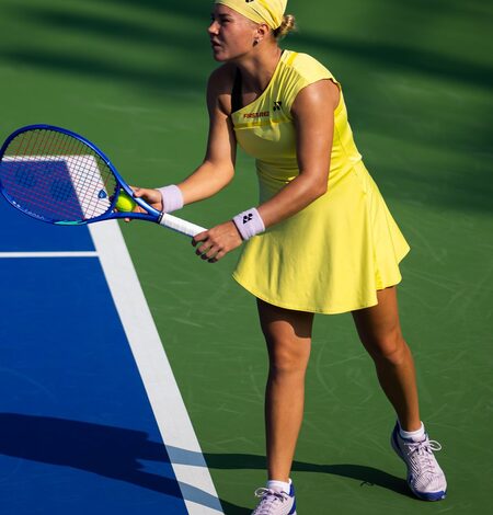 Shnaider beats Muchova to sail into Wuhan QFs Shnaider beats Muchova to sail into Wuhan QFs