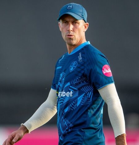 Veteran batter Wayne Madsen signs new one-year red-ball deal with Derbyshire Veteran batter Wayne Madsen signs new one-year red-ball deal with Derbyshire