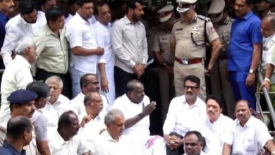 K’taka sting op row: Kumaraswamy ends dharna, gives police 2-day deadline K’taka sting op row: Kumaraswamy ends dharna, gives police 2-day deadline