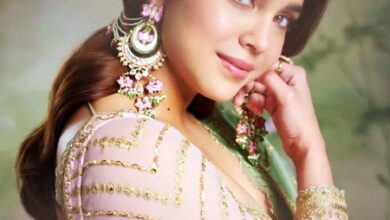 Sharvari unpacks Sooraj Barjatya’s approach for filming ‘Jhumka Patola’ Sharvari unpacks Sooraj Barjatya’s approach for filming ‘Jhumka Patola’