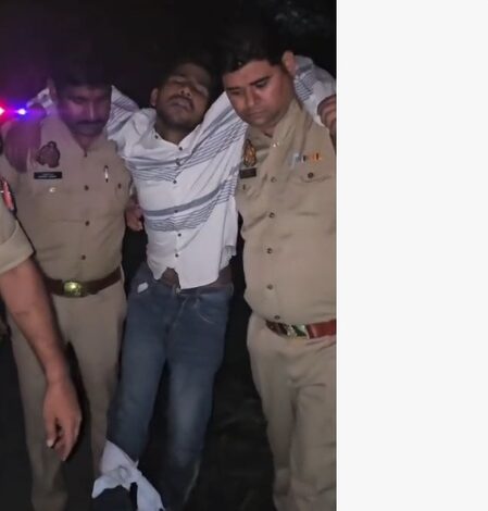 UP: Two chain snatchers arrested after encounter in Noida; stolen bike, cash recovered UP: Two chain snatchers arrested after encounter in Noida; stolen bike, cash recovered