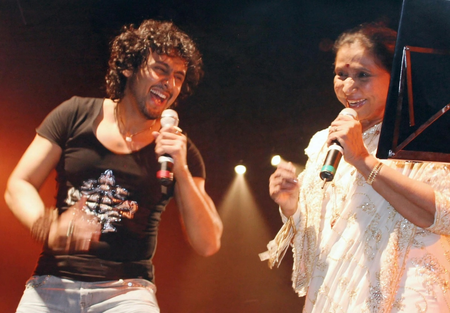 Sonu Nigam shares 19-year-old picture throwback pic with Asha Bhosle from 2007 Sonu Nigam shares 19-year-old picture throwback pic with Asha Bhosle from 2007