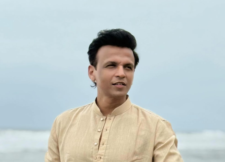 Abhijeet Sawant recalls days of singing for Rs 50, says people would give him money to buy food Abhijeet Sawant recalls days of singing for Rs 50, says people would give him money to buy food
