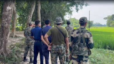 BSF hands over two detained Bangladeshi policemen to BGB