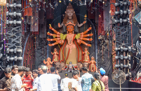 Met office predicts largely dry Durga Puja in Bengal, isolated showers likely