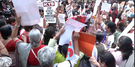 Leftist groups accuse cops of harassing women protestors; demonstrate outside Delhi Police HQ