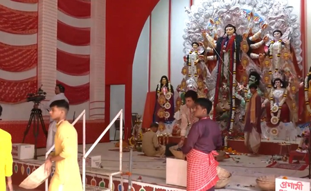 Devotees gather at CR Park Kali Bari temple to celebrate Maha Saptami