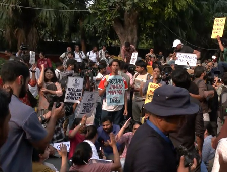 ‘Reclaim Jantar Mantar’ march held to demand restoration of designated protest site; several detained ‘Reclaim Jantar Mantar’ march held to demand restoration of designated protest site; several detained