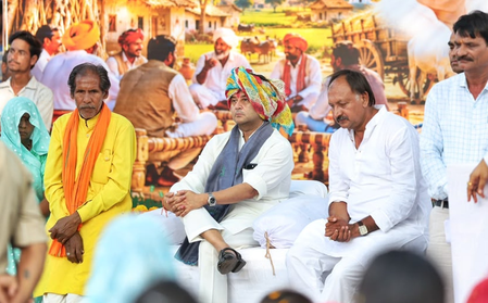 MP: Scindia rides bullock cart, interacts with villagers at Gram Chaupal MP: Scindia rides bullock cart, interacts with villagers at Gram Chaupal