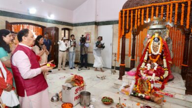 JP Nadda offers prayers to Maa Durga at Jhandewalan Temple, CR Park