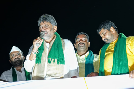 K’taka sugarcane protest: Shivakumar meets farmers, to convene meeting with stakeholders K’taka sugarcane protest: Shivakumar meets farmers, to convene meeting with stakeholders