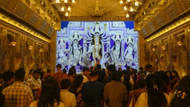 Bengal: Several injured in stampede-like situation at Durga Puja pandal in Kolkata, no casualties reported Bengal: Several injured in stampede-like situation at Durga Puja pandal in Kolkata, no casualties reported