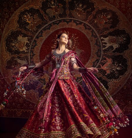 Kangana Ranaut embraces indigenous traditional craft as she celebrates feminine energy on Navratri Kangana Ranaut embraces indigenous traditional craft as she celebrates feminine energy on Navratri