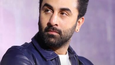 Ranbir Kapoor showcases singing talent, croons ‘Kabira’ at Durga Puja pandal during Navratri Ranbir Kapoor showcases singing talent, croons ‘Kabira’ at Durga Puja pandal during Navratri