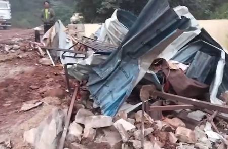 12 killed as truck crashes into shops near temple gate in MP’s Gwalior 12 killed as truck crashes into shops near temple gate in MP’s Gwalior