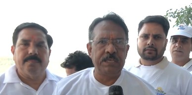 Delhi BJP chief criticises Kejriwal over Yamuna pollution, joins cleanliness drive Delhi BJP chief criticises Kejriwal over Yamuna pollution, joins cleanliness drive