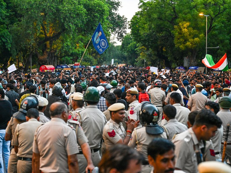 Delhi protests put business worth Rs 400 crore at daily risk, exposure may reach Rs 4,000 crore in 10 days: CAIT Delhi protests put business worth Rs 400 crore at daily risk, exposure may reach Rs 4,000 crore in 10 days: CAIT