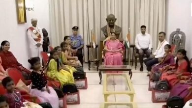 Karnataka Guv Sudha Yadav celebrates Navaratri with underprivileged girls, performs Kanya Pujan at Lok Bhavan Karnataka Guv Sudha Yadav celebrates Navaratri with underprivileged girls, performs Kanya Pujan at Lok Bhavan