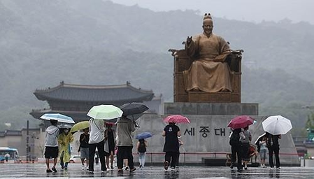 South Korea: Heavy downpours flood Seoul streets, cause damage