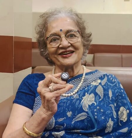 Asha Parekh speaks fluent Marathi, lauds Amruta Subhash for play ‘Asen Mi… Nasen Mi…’ Asha Parekh speaks fluent Marathi, lauds Amruta Subhash for play ‘Asen Mi… Nasen Mi…’