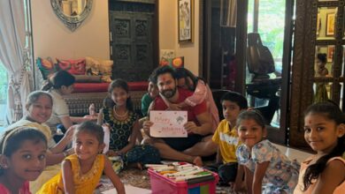 Varun Dhawan performs ‘Kanya Pujan’ on Durga Ashtami during Navratri with Kanjak girls Varun Dhawan performs ‘Kanya Pujan’ on Durga Ashtami during Navratri with Kanjak girls