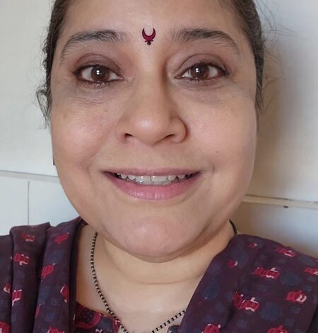 Renuka Shahane recalls SRK’s nervous reaction to Aziz Mirza’s advice on his Hindi during Circus shoot Renuka Shahane recalls SRK’s nervous reaction to Aziz Mirza’s advice on his Hindi during Circus shoot