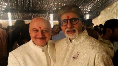 Anupam Kher relives a fond memory of trying his hands at parody with Amitabh Bachchan Anupam Kher relives a fond memory of trying his hands at parody with Amitabh Bachchan
