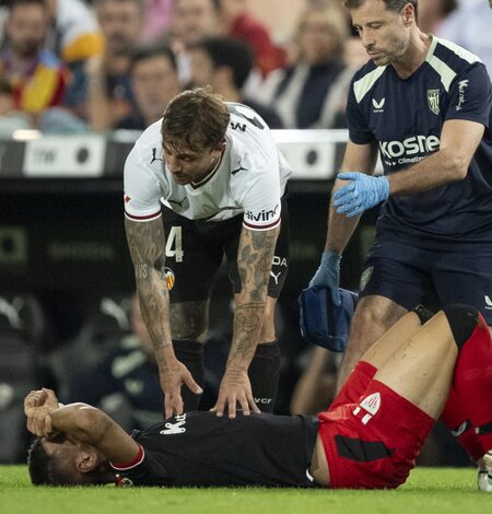 Football: Athletic Bilbao striker Guruzeta suffers serious knee injury Football: Athletic Bilbao striker Guruzeta suffers serious knee injury