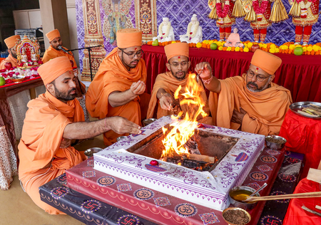 Delhi: Grand ‘Vishwa Shanti Mahayagna’ held at Akshardham on Dussehra; prayers offered for global peace Delhi: Grand ‘Vishwa Shanti Mahayagna’ held at Akshardham on Dussehra; prayers offered for global peace