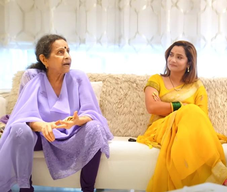 Ankita Lokhande bumps into ‘Pavitra Rishta’ co-star Usha Nadkarni at Faisu’s reception, expresses concern over her health Ankita Lokhande bumps into ‘Pavitra Rishta’ co-star Usha Nadkarni at Faisu’s reception, expresses concern over her health