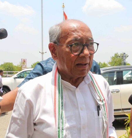 Digvijaya Singh begins Satya Sanatan Swabhiman Yatra with prayers in Ujjain Digvijaya Singh begins Satya Sanatan Swabhiman Yatra with prayers in Ujjain