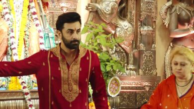 Ranbir Kapoor seeks blessings at Durga Puja pandal, Kajol makes Jaya Bachchan giggle